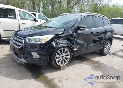 2017 Ford Escape Titanium z USA, uszkodzony, nr VIN 1FMCU9JD4HUE95391